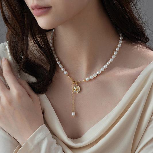 Premium Clavicle Badge Pearl Necklace