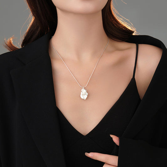 Design natural pearl light luxury collarbone chain